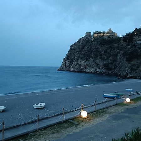Casa Vacanze Margarita Сант'Алессіо-Сікуло Екстер'єр фото