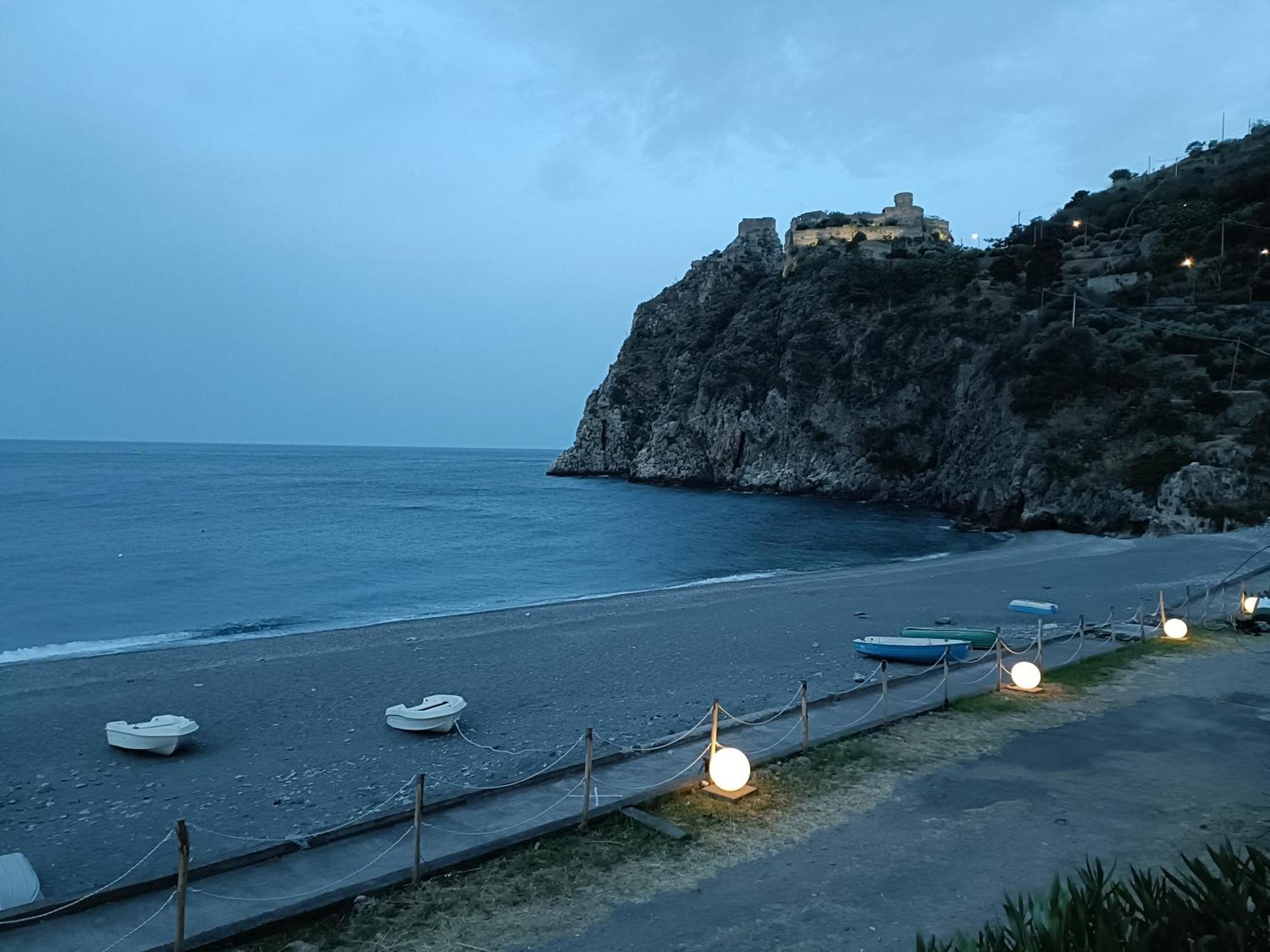 Casa Vacanze Margarita Сант'Алессіо-Сікуло Екстер'єр фото