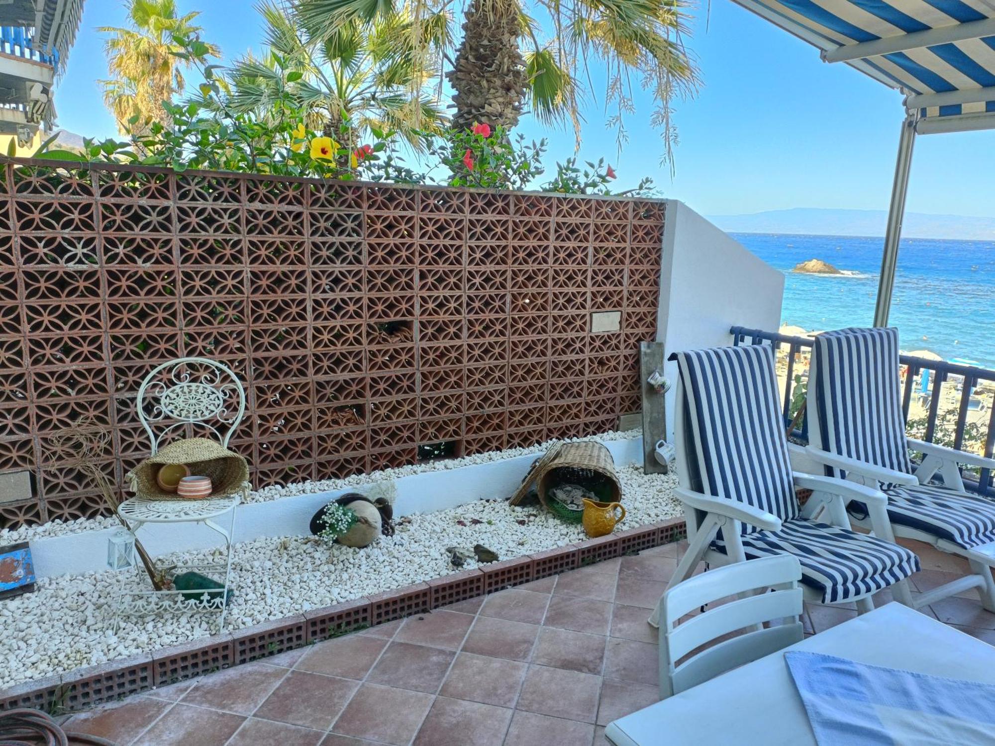 Casa Vacanze Margarita Сант'Алессіо-Сікуло Екстер'єр фото